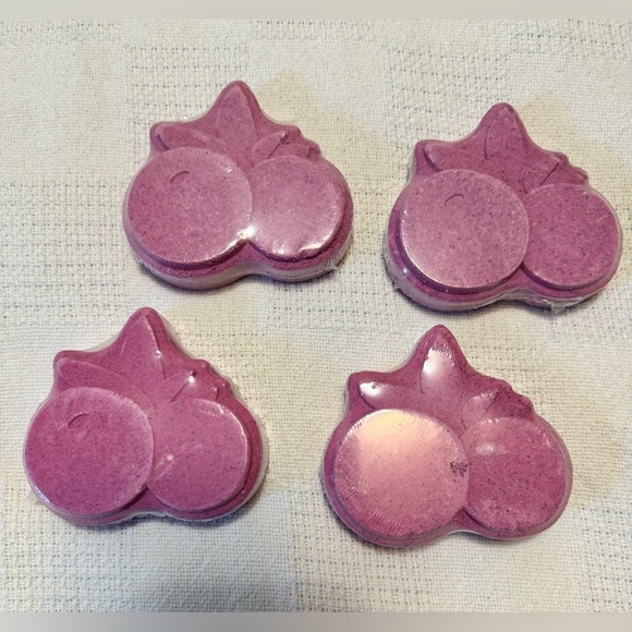 Cranberry & Orange Flower Bath Bomb - Picture 1 of 5